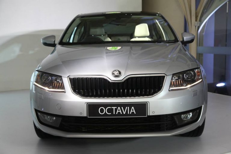 Skoda octavia годы выпуска. Škoda Octavia 3 поколение. Skoda Octavia спереди.